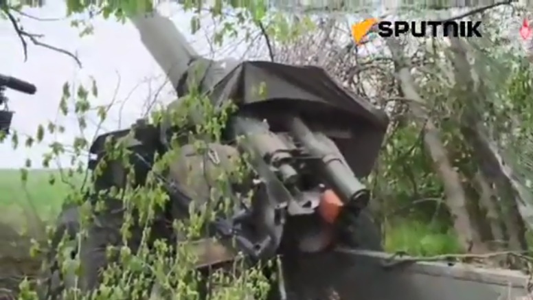Được phòng không yểm trợ, pháo binh Nga tập kích quân Ukraine trong rừng rậm